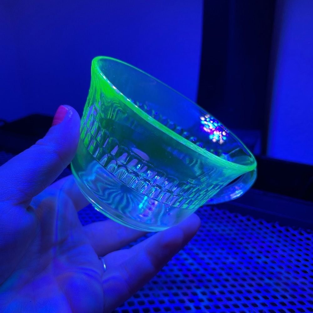 Anchor hocking depression glass roulette pattern tea cup many windows pattern